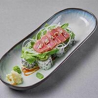 Ролл окунь-тунец Инь-Янь в Шикари