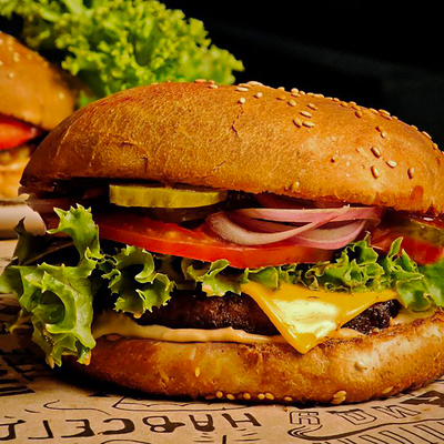 Гамбургер в Dym Dymych Lounge по цене 590 ₽