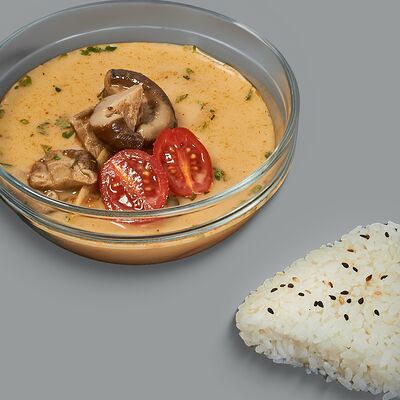 Суп том-ям с морепродуктами и онигири в Лукоморье по цене 515 ₽