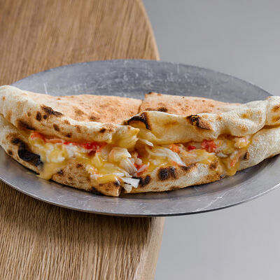 Лепешка из печи, камчатский краб, скрембл в Saray по цене 1490 ₽