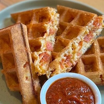 Вафля пеперони в Pitchii Coffee and Waffles по цене 790 ₽