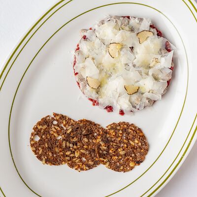 Тартар из говядины с трюфелем и пармезаном в Leto по цене 1010 ₽