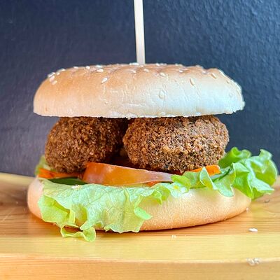 Бургер с фалафелем в Vegan Pyramid по цене 240 ₽