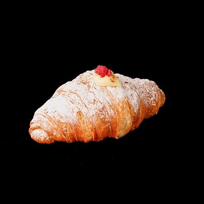Круассан с малиновым кули в Пекарь Хлебов по цене 375 ₽