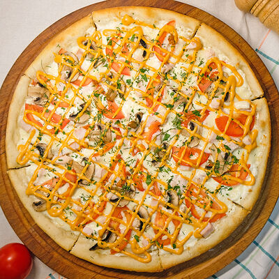 Пицца Том ям с курицей в Food74 Court Суши Пицца по цене 840 ₽