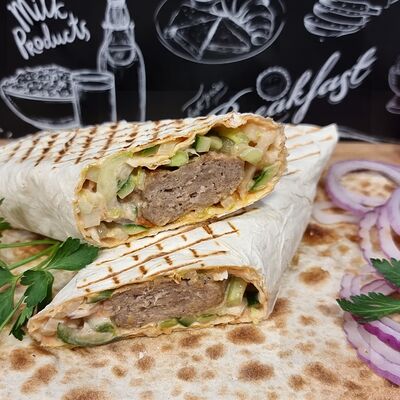 Шаурма с люля из индейки в Вкусно вкусно по цене 589 ₽