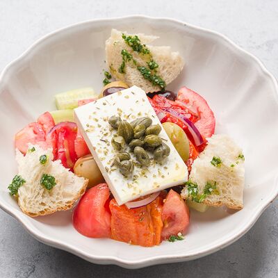 Греческий салат в Август бистро по цене 640 ₽