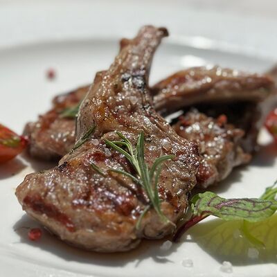 Ягненок (каре) в Wine & Vine по цене 3825 ₽