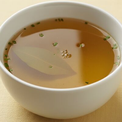 Говяжий бульон в корейском исполнении в Mornis Корейская кухня по цене 285 ₽