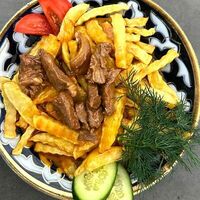 Бефстроганов с картофелем фри (пюре) в Мехмон