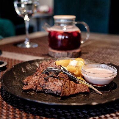 Подкопченная говядина с картофелем в La Terrasse по цене 1000 ₽