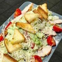 Цезарь с курицей в Datcha