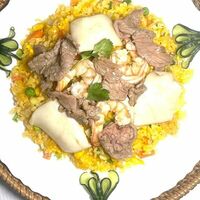 Жареный рис морепродуктами и говядиной в Pho +84