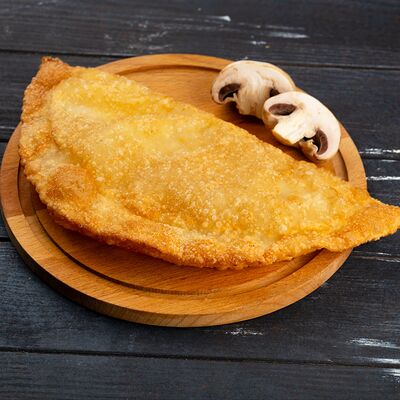 Чебурек с грибами и сыром в Хачапурия по цене 380 ₽