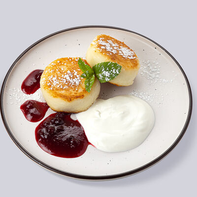 Сырники с брусничным джемом в Vaffel по цене 429 ₽