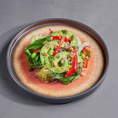 Салат с авокадо, красным перцем, шпинатом в Планета Суши по цене 405 ₽