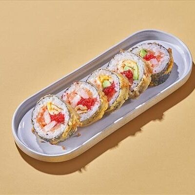 Ролл Теплый с креветкой, лососем и омлетом в Pop Art Pizza по цене 666 ₽