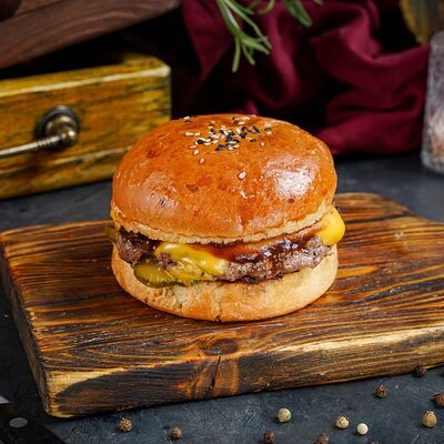 Чизбургер в Deus Burgers по цене 350 ₽