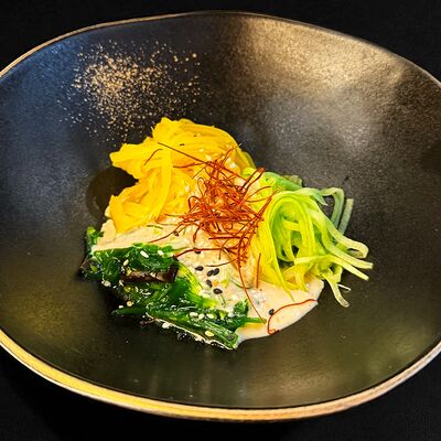 Салат с чукой и такуаном в Singapore Premium по цене 160 ₽