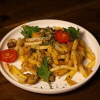 Жареная картошка с белыми грибами в Серебряная Fabrika