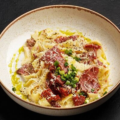 Карбонара с пастрами в Морошка по цене 358 ₽