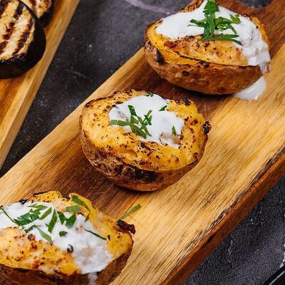 Печеный картофель с трюфельной сметаной в Пламя по цене 390 ₽