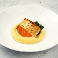 Филе судака с картофельным пюре и соусом из печенных перцев в Cutlet by El Gauchito