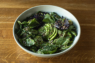 Пряный зеленый салат в Touché по цене 1100 ₽