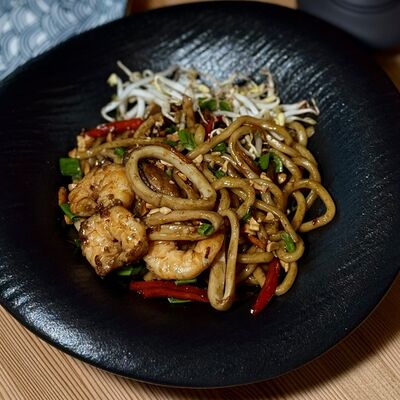 Вок с морепродуктами в Рамен между нами по цене 915 ₽