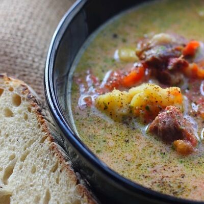 Сливочно-томатный суп с говядиной в Гастро-паб 1822 по цене 500 ₽