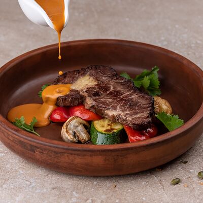 Томленая грудинка бычка с овощами в Русская усадьба по цене 1380 ₽