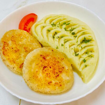 Нежные котлеты из кальмара в Фитнес меню по цене 540 ₽