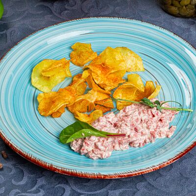 Тартар из говядины с тостами в Космос по цене 590 ₽