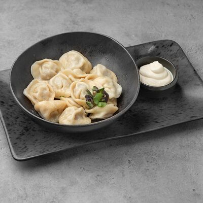 Вареные пельмени свино-говяжие в Большая рыба по цене 550 ₽