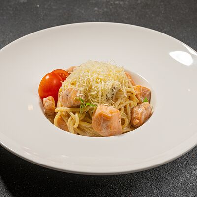 Паста с лососем в La grande по цене 710 ₽