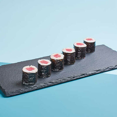 Мини-ролл с тунцом в Правильные роллы по цене 339 ₽