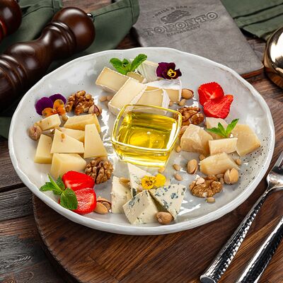 Ассорти сыров в Toronto по цене 2290 ₽