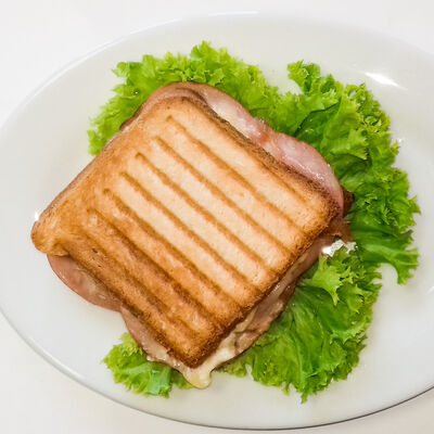 Сэндвич с ветчиной и сыром в Bitto Pizza по цене 110 ₽