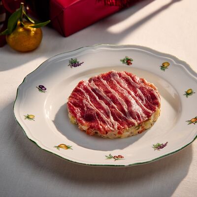 Оливье с уткой конфи и копченой утиной грудкой в Salone pasta & bar по цене 850 ₽