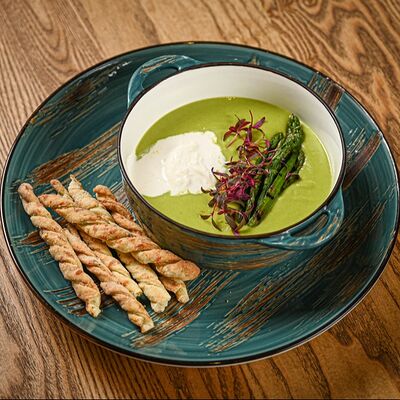 Крем-суп со спаржей и страчателлой в Зоя в планке по цене 620 ₽