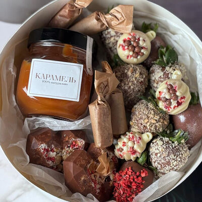 Зимний бокс сладостей в Di Panna Confetteria по цене 2590 ₽