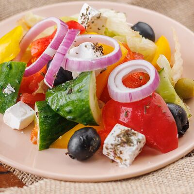 Салат Греческий в Вкусный шашлык и не только по цене 470 ₽