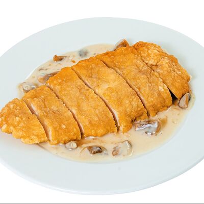 Куриная отбивная в сливочно-грибном соусе в Дамплинг Репаблик по цене 590 ₽