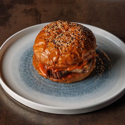 Бургер Дож с брискетом в Doge по цене 1080 ₽