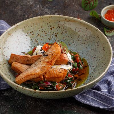 Салат с копченой форелью в Баклажан в ТЦ 