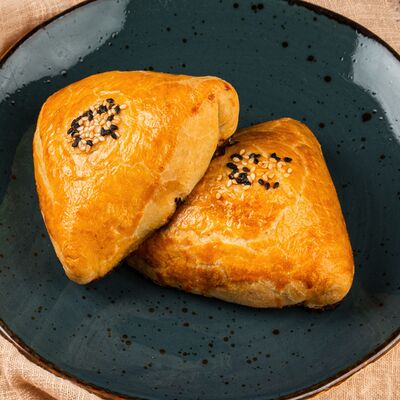 Самса с телятиной в Омар Хайям Европа и Азия по цене 230 ₽