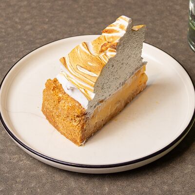 Лимонный пирог, кусочек в Breakfast House по цене 755 ₽