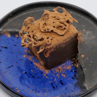 Десерт Шоколадный куб из бельгийского шоколада в Robata по цене 280 ₽