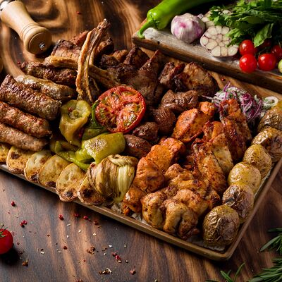 Ассорти с бараниной и с курицей на 10 персон в Вкусный шашлык и не только по цене 17950 ₽