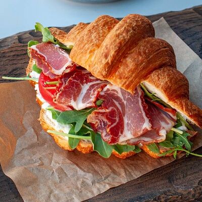 Круассан с мортаделлой в Pro Italia по цене 550 ₽